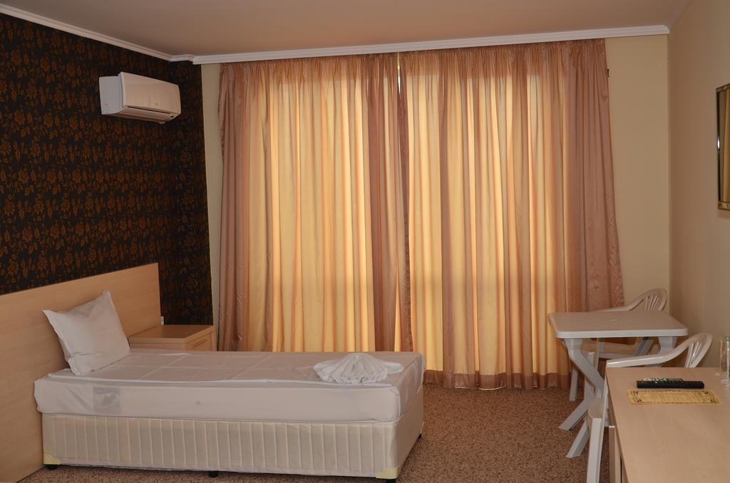 La Piazza Primorsko Rooms & Apartments Phòng bức ảnh