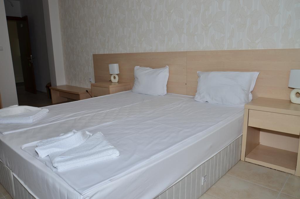 La Piazza Primorsko Rooms & Apartments Phòng bức ảnh