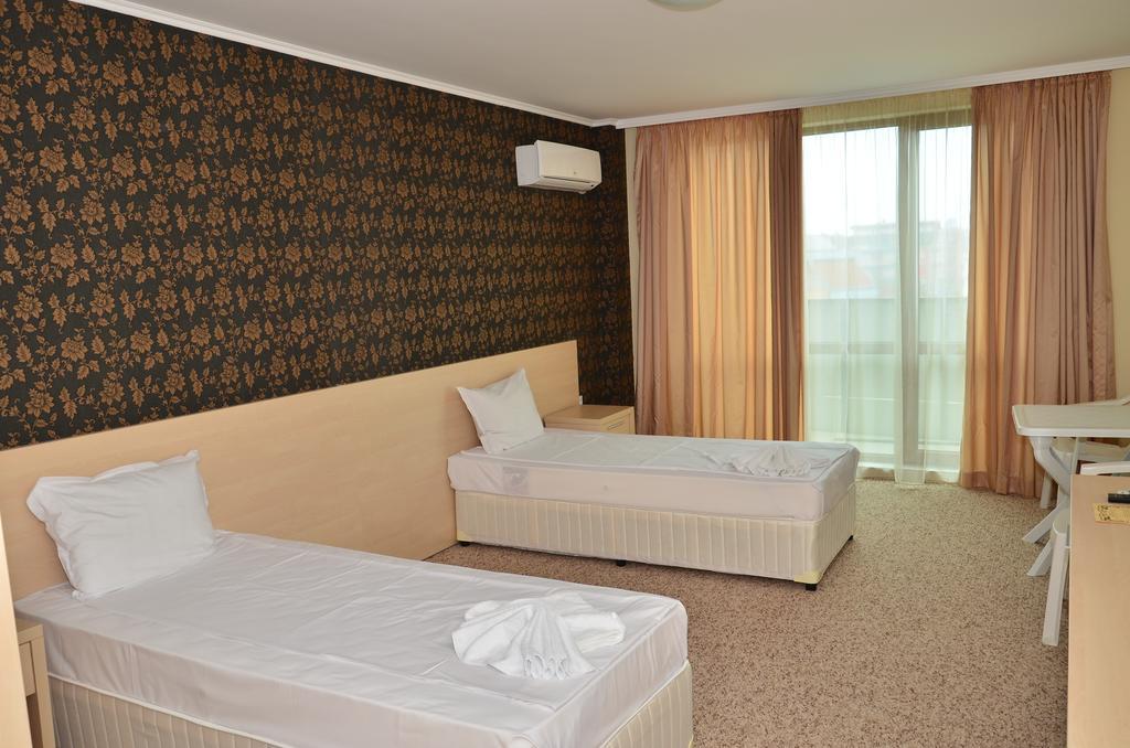 La Piazza Primorsko Rooms & Apartments Phòng bức ảnh